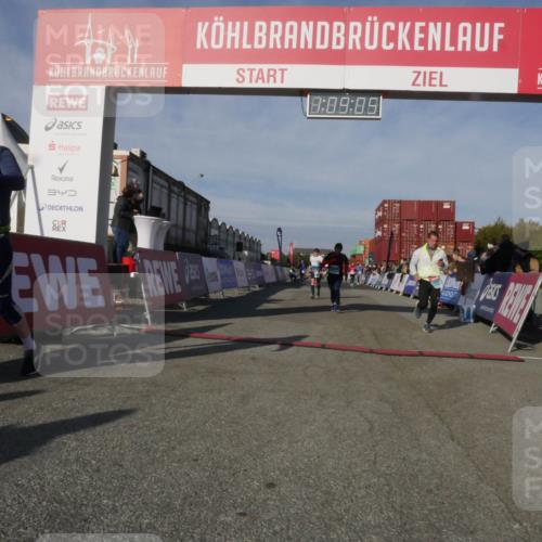 03.10.2025 - Köhlbrandbrückenlauf Matties Gatica Varas http://msf.ph/oto/9167579 03.10.2025 10:09:07 Ziel 1200, 1294, 1355, 1367, 1673, 1902, 2117, 2560, 2805, 3009, 3280, 3672 meine-sportfotos.de