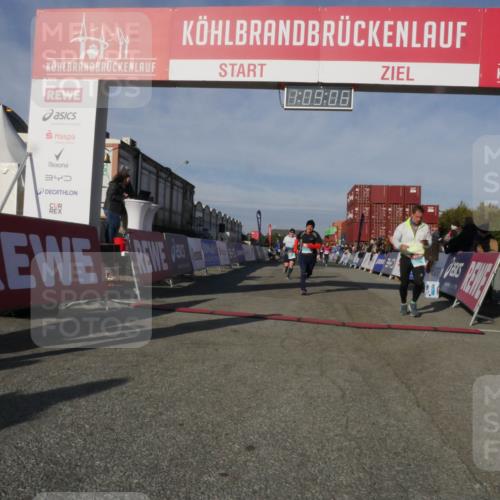 03.10.2025 - Köhlbrandbrückenlauf Matties Gatica Varas http://msf.ph/oto/9167580 03.10.2025 10:09:08 Ziel 1200, 1294, 1355, 1367, 1507, 1673, 1902, 2117, 2450, 2560, 2805, 3006, 3009, 3010, 3280, 3672 meine-sportfotos.de