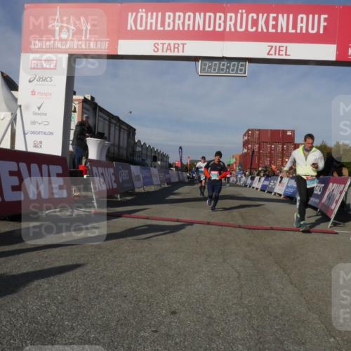 03.10.2025 - Köhlbrandbrückenlauf Matties Gatica Varas http://msf.ph/oto/9167581 03.10.2025 10:09:08 Ziel 1200, 1294, 1355, 1367, 1507, 1673, 1902, 2117, 2450, 2560, 2805, 3006, 3009, 3010, 3280, 3672 meine-sportfotos.de