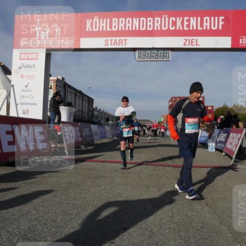 03.10.2025 - Köhlbrandbrückenlauf Matties Gatica Varas http://msf.ph/oto/9167586 03.10.2025 10:09:10 Ziel 1200, 1294, 1355, 1507, 1673, 1902, 2117, 2450, 2560, 3006, 3009, 3010, 3280, 3672 meine-sportfotos.de