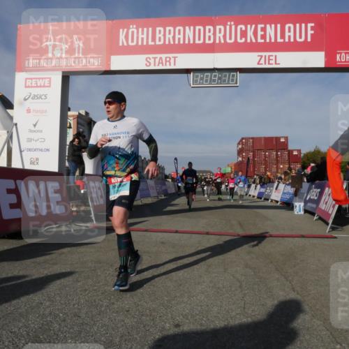 03.10.2025 - Köhlbrandbrückenlauf Matties Gatica Varas http://msf.ph/oto/9167588 03.10.2025 10:09:11 Ziel 1200, 1294, 1355, 1507, 1673, 1902, 2117, 2450, 2560, 2677, 3006, 3009, 3010, 3672 meine-sportfotos.de