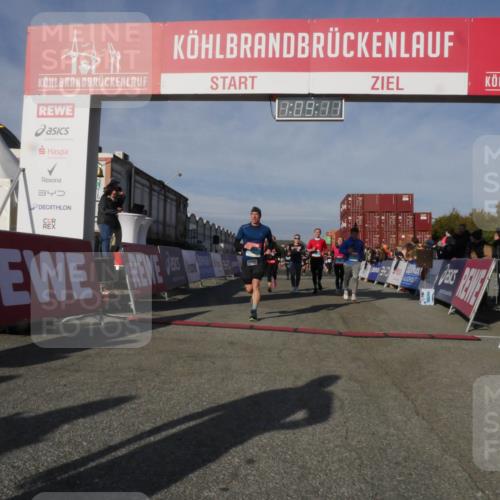 03.10.2025 - Köhlbrandbrückenlauf Matties Gatica Varas http://msf.ph/oto/9167591 03.10.2025 10:09:13 Ziel 1200, 1294, 1355, 1391, 1419, 1478, 1507, 1673, 1902, 2117, 2450, 2560, 2677, 3006, 3009, 3010, 3672 meine-sportfotos.de