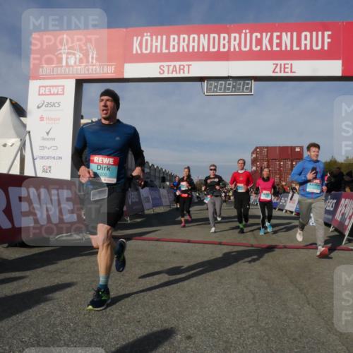 03.10.2025 - Köhlbrandbrückenlauf Matties Gatica Varas http://msf.ph/oto/9167594 03.10.2025 10:09:14 Ziel 1163, 1294, 1355, 1391, 1419, 1478, 1507, 1673, 1902, 2117, 2450, 2560, 2677, 3006, 3009, 3010, 3672, 3743 meine-sportfotos.de