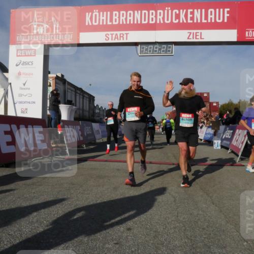 03.10.2025 - Köhlbrandbrückenlauf Matties Gatica Varas http://msf.ph/oto/9167615 03.10.2025 10:09:25 Ziel 1163, 1201, 1250, 1369, 1464, 1478, 1558, 1600, 1742, 1805, 1818, 1901, 3387, 3743 meine-sportfotos.de