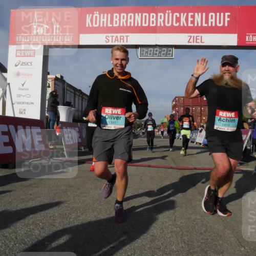 03.10.2025 - Köhlbrandbrückenlauf Matties Gatica Varas http://msf.ph/oto/9167616 03.10.2025 10:09:25 Ziel 1163, 1201, 1250, 1369, 1464, 1478, 1558, 1600, 1742, 1805, 1818, 1901, 3387, 3743 meine-sportfotos.de