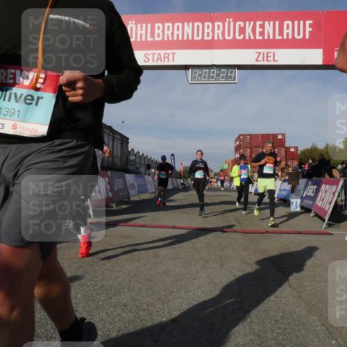 03.10.2025 - Köhlbrandbrückenlauf Matties Gatica Varas http://msf.ph/oto/9167617 03.10.2025 10:09:26 Ziel 1163, 1201, 1250, 1369, 1464, 1558, 1600, 1742, 1805, 1818, 1901, 3387, 3743 meine-sportfotos.de