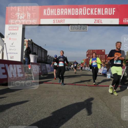 03.10.2025 - Köhlbrandbrückenlauf Matties Gatica Varas http://msf.ph/oto/9167619 03.10.2025 10:09:27 Ziel 1201, 1250, 1369, 1464, 1558, 1600, 1742, 1805, 1818, 1901, 3387, 3641 meine-sportfotos.de