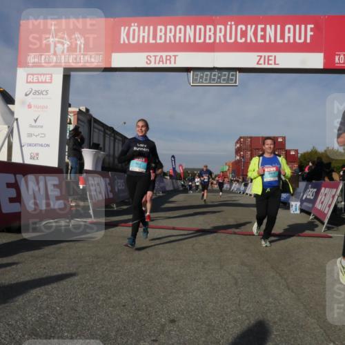 03.10.2025 - Köhlbrandbrückenlauf Matties Gatica Varas http://msf.ph/oto/9167620 03.10.2025 10:09:27 Ziel 1201, 1250, 1369, 1464, 1558, 1600, 1742, 1805, 1818, 1901, 3387, 3641 meine-sportfotos.de