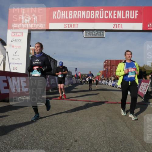 03.10.2025 - Köhlbrandbrückenlauf Matties Gatica Varas http://msf.ph/oto/9167621 03.10.2025 10:09:28 Ziel 1201, 1250, 1464, 1558, 1742, 1805, 1818, 1901, 3387, 3641 meine-sportfotos.de