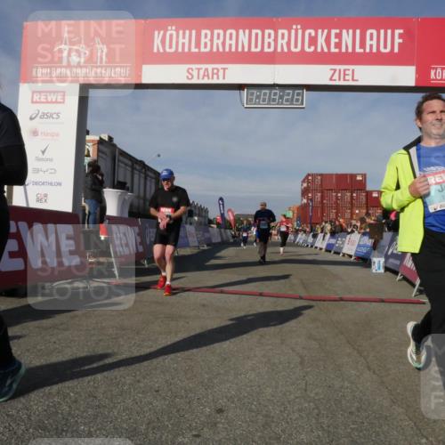 03.10.2025 - Köhlbrandbrückenlauf Matties Gatica Varas http://msf.ph/oto/9167622 03.10.2025 10:09:28 Ziel 1201, 1250, 1464, 1558, 1742, 1805, 1818, 1901, 3387, 3641 meine-sportfotos.de