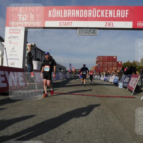 03.10.2025 - Köhlbrandbrückenlauf Matties Gatica Varas http://msf.ph/oto/9167623 03.10.2025 10:09:29 Ziel 1201, 1250, 1464, 1558, 1742, 1805, 1818, 1901, 3387, 3641 meine-sportfotos.de