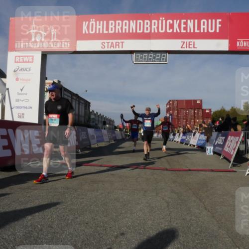 03.10.2025 - Köhlbrandbrückenlauf Matties Gatica Varas http://msf.ph/oto/9167625 03.10.2025 10:09:30 Ziel 1201, 1250, 1464, 1558, 1742, 1805, 1818, 1901, 3387, 3641 meine-sportfotos.de