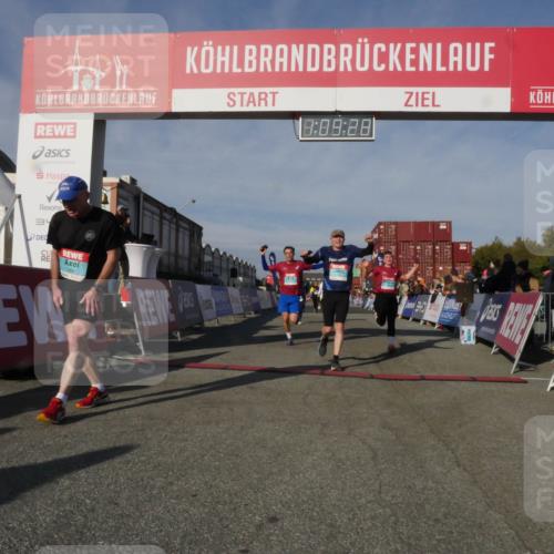 03.10.2025 - Köhlbrandbrückenlauf Matties Gatica Varas http://msf.ph/oto/9167626 03.10.2025 10:09:30 Ziel 1201, 1250, 1464, 1558, 1742, 1805, 1818, 1901, 3387, 3641 meine-sportfotos.de