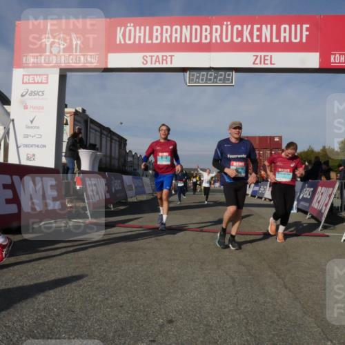 03.10.2025 - Köhlbrandbrückenlauf Matties Gatica Varas http://msf.ph/oto/9167628 03.10.2025 10:09:31 Ziel 1201, 1464, 1558, 1742, 1805, 1818, 1901, 3387, 3641 meine-sportfotos.de