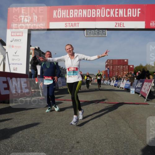 03.10.2025 - Köhlbrandbrückenlauf Matties Gatica Varas http://msf.ph/oto/9167634 03.10.2025 10:09:34 Ziel 1201, 1464, 1558, 2882, 3387, 3641 meine-sportfotos.de