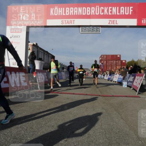 03.10.2025 - Köhlbrandbrückenlauf Matties Gatica Varas http://msf.ph/oto/9167636 03.10.2025 10:09:35 Ziel 1201, 1408, 1464, 1558, 2882, 2946, 3387, 3641 meine-sportfotos.de