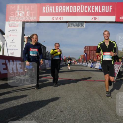 03.10.2025 - Köhlbrandbrückenlauf Matties Gatica Varas http://msf.ph/oto/9167640 03.10.2025 10:09:37 Ziel 1408, 2882, 2946, 3641 meine-sportfotos.de