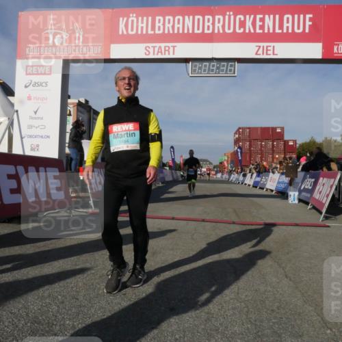 03.10.2025 - Köhlbrandbrückenlauf Matties Gatica Varas http://msf.ph/oto/9167642 03.10.2025 10:09:38 Ziel 1408, 2882, 2946, 3641 meine-sportfotos.de