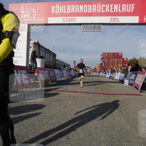 03.10.2025 - Köhlbrandbrückenlauf Matties Gatica Varas http://msf.ph/oto/9167644 03.10.2025 10:09:39 Ziel 1408, 2882, 2946, 3641 meine-sportfotos.de