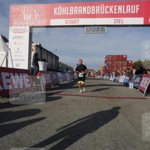 03.10.2025 - Köhlbrandbrückenlauf Matties Gatica Varas http://msf.ph/oto/9167645 03.10.2025 10:09:39 Ziel 1408, 2882, 2946, 3641 meine-sportfotos.de
