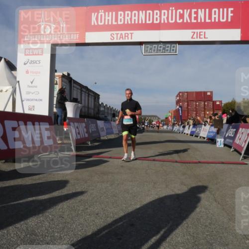 03.10.2025 - Köhlbrandbrückenlauf Matties Gatica Varas http://msf.ph/oto/9167646 03.10.2025 10:09:40 Ziel 1408, 2882, 2946 meine-sportfotos.de