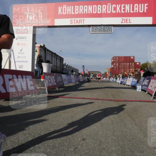 03.10.2025 - Köhlbrandbrückenlauf Matties Gatica Varas http://msf.ph/oto/9167650 03.10.2025 10:09:41 Ziel 1408, 2882, 2946 meine-sportfotos.de