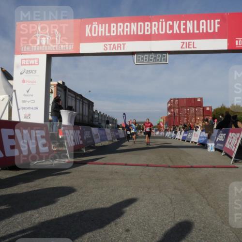 03.10.2025 - Köhlbrandbrückenlauf Matties Gatica Varas http://msf.ph/oto/9167652 03.10.2025 10:09:44 Ziel 1408, 1786, 2882, 2946, 3321, 3539 meine-sportfotos.de