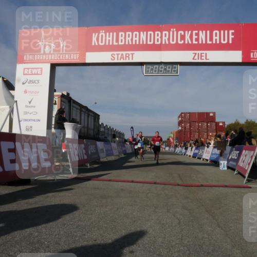 03.10.2025 - Köhlbrandbrückenlauf Matties Gatica Varas http://msf.ph/oto/9167653 03.10.2025 10:09:44 Ziel 1408, 1786, 2882, 2946, 3321, 3539 meine-sportfotos.de