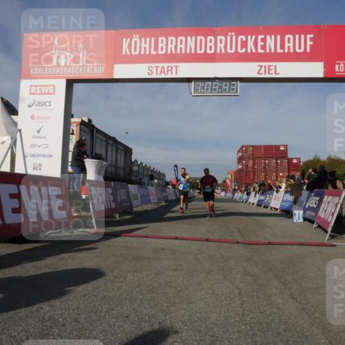 03.10.2025 - Köhlbrandbrückenlauf Matties Gatica Varas http://msf.ph/oto/9167654 03.10.2025 10:09:45 Ziel 1408, 1786, 2882, 2946, 3321, 3539 meine-sportfotos.de