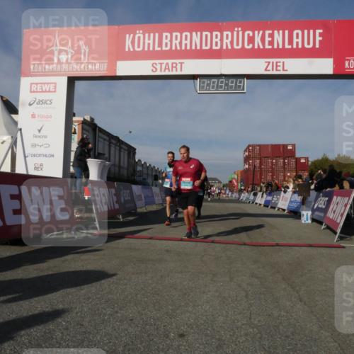 03.10.2025 - Köhlbrandbrückenlauf Matties Gatica Varas http://msf.ph/oto/9167657 03.10.2025 10:09:46 Ziel 1408, 1786, 2882, 2946, 3321, 3539 meine-sportfotos.de