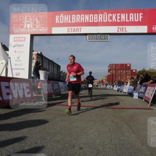 03.10.2025 - Köhlbrandbrückenlauf Matties Gatica Varas http://msf.ph/oto/9167658 03.10.2025 10:09:46 Ziel 1408, 1786, 2882, 2946, 3321, 3539 meine-sportfotos.de