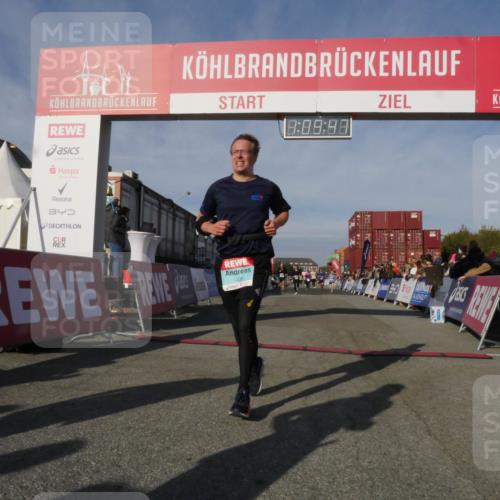 03.10.2025 - Köhlbrandbrückenlauf Matties Gatica Varas http://msf.ph/oto/9167662 03.10.2025 10:09:49 Ziel 1188, 1399, 1786, 1801, 1975, 2027, 3162, 3321, 3539, 3811 meine-sportfotos.de
