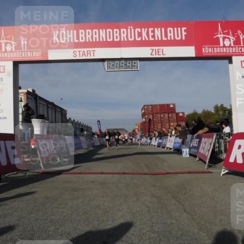 03.10.2025 - Köhlbrandbrückenlauf Matties Gatica Varas http://msf.ph/oto/9167666 03.10.2025 10:09:51 Ziel 1188, 1399, 1401, 1786, 1801, 1975, 2027, 3162, 3321, 3539, 3811 meine-sportfotos.de