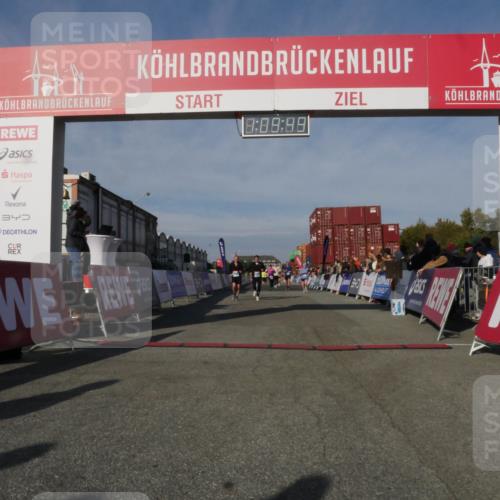 03.10.2025 - Köhlbrandbrückenlauf Matties Gatica Varas http://msf.ph/oto/9167667 03.10.2025 10:09:51 Ziel 1188, 1399, 1401, 1786, 1801, 1975, 2027, 3162, 3321, 3539, 3811 meine-sportfotos.de