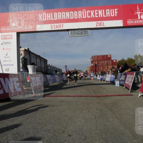 03.10.2025 - Köhlbrandbrückenlauf Matties Gatica Varas http://msf.ph/oto/9167669 03.10.2025 10:09:52 Ziel 1188, 1399, 1401, 1786, 1801, 1975, 2027, 2034, 3162, 3321, 3539, 3811 meine-sportfotos.de