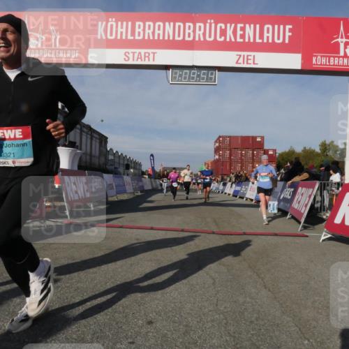 03.10.2025 - Köhlbrandbrückenlauf Matties Gatica Varas http://msf.ph/oto/9167677 03.10.2025 10:09:56 Ziel 1188, 1343, 1399, 1401, 1409, 1473, 1747, 1801, 1975, 2027, 2034, 2471, 3162, 3539, 3811 meine-sportfotos.de