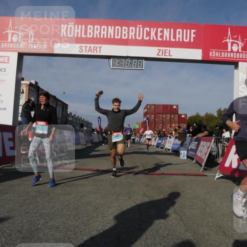03.10.2025 - Köhlbrandbrückenlauf Matties Gatica Varas http://msf.ph/oto/9167689 03.10.2025 10:10:01 Ziel 1343, 1401, 1409, 1473, 1544, 1747, 1873, 2034, 2471, 3162, 3200, 3201, 3493 meine-sportfotos.de