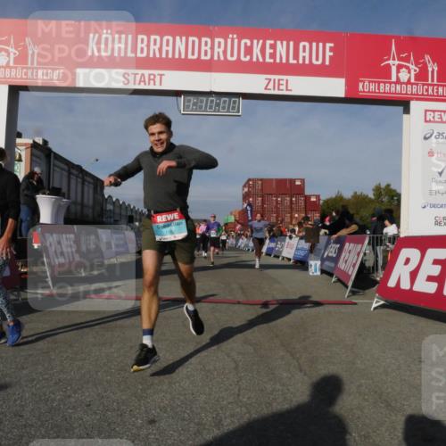 03.10.2025 - Köhlbrandbrückenlauf Matties Gatica Varas http://msf.ph/oto/9167690 03.10.2025 10:10:02 Ziel 1343, 1401, 1409, 1473, 1544, 1747, 1873, 2034, 2471, 3200, 3201, 3493 meine-sportfotos.de