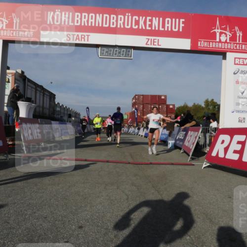 03.10.2025 - Köhlbrandbrückenlauf Matties Gatica Varas http://msf.ph/oto/9167692 03.10.2025 10:10:03 Ziel 1343, 1401, 1409, 1473, 1544, 1747, 1873, 2034, 2471, 3200, 3201, 3493 meine-sportfotos.de