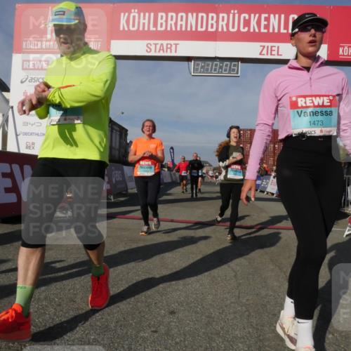 03.10.2025 - Köhlbrandbrückenlauf Matties Gatica Varas http://msf.ph/oto/9167701 03.10.2025 10:10:07 Ziel 1243, 1544, 1873, 2040, 2074, 2471, 3068, 3200, 3201, 3493 meine-sportfotos.de