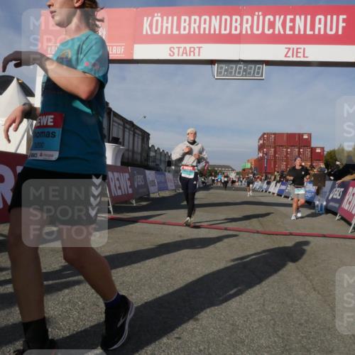 03.10.2025 - Köhlbrandbrückenlauf Matties Gatica Varas http://msf.ph/oto/9167710 03.10.2025 10:10:12 Ziel 1243, 1544, 1656, 2040, 2074, 3068, 3218, 3493 meine-sportfotos.de