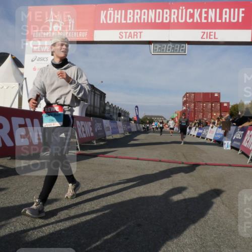 03.10.2025 - Köhlbrandbrückenlauf Matties Gatica Varas http://msf.ph/oto/9167714 03.10.2025 10:10:14 Ziel 1243, 1656, 1919, 2040, 2074, 2679, 3068, 3218 meine-sportfotos.de