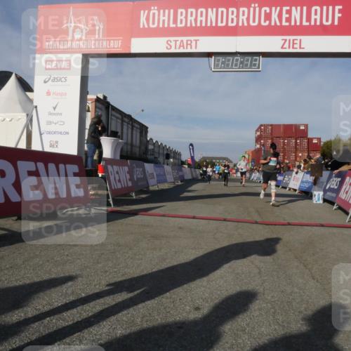 03.10.2025 - Köhlbrandbrückenlauf Matties Gatica Varas http://msf.ph/oto/9167716 03.10.2025 10:10:15 Ziel 1243, 1656, 1919, 2040, 2074, 2679, 3068, 3124, 3218 meine-sportfotos.de