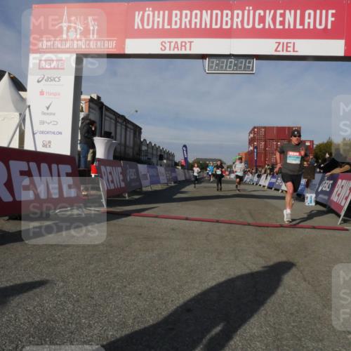 03.10.2025 - Köhlbrandbrückenlauf Matties Gatica Varas http://msf.ph/oto/9167718 03.10.2025 10:10:16 Ziel 1192, 1243, 1583, 1656, 1919, 2040, 2074, 2679, 3068, 3124, 3218 meine-sportfotos.de