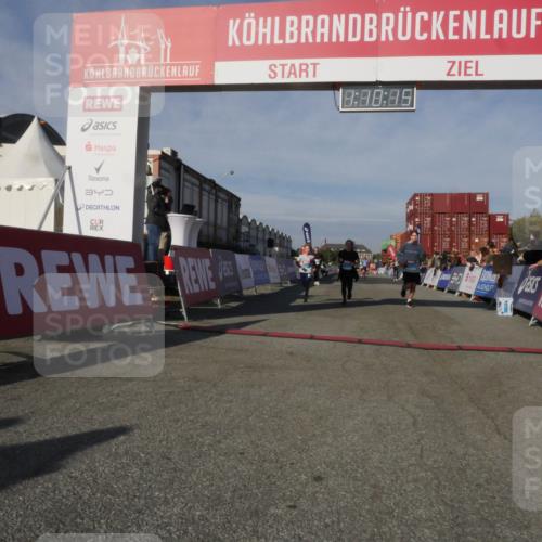03.10.2025 - Köhlbrandbrückenlauf Matties Gatica Varas http://msf.ph/oto/9167721 03.10.2025 10:10:17 Ziel 1192, 1583, 1656, 1919, 2040, 2074, 2679, 3068, 3124, 3218 meine-sportfotos.de