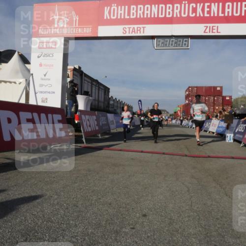 03.10.2025 - Köhlbrandbrückenlauf Matties Gatica Varas http://msf.ph/oto/9167723 03.10.2025 10:10:18 Ziel 1192, 1583, 1656, 1660, 1919, 2040, 2074, 2679, 3068, 3124, 3218 meine-sportfotos.de