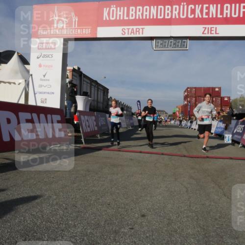 03.10.2025 - Köhlbrandbrückenlauf Matties Gatica Varas http://msf.ph/oto/9167724 03.10.2025 10:10:19 Ziel 1192, 1375, 1583, 1656, 1660, 1919, 2040, 2074, 2679, 2821, 3068, 3124, 3218 meine-sportfotos.de