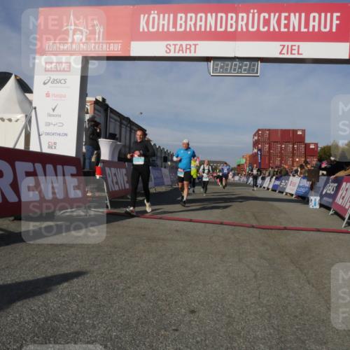 03.10.2025 - Köhlbrandbrückenlauf Matties Gatica Varas http://msf.ph/oto/9167731 03.10.2025 10:10:23 Ziel 1192, 1375, 1536, 1583, 1656, 1660, 1919, 2679, 2821, 2858, 3124, 3218 meine-sportfotos.de