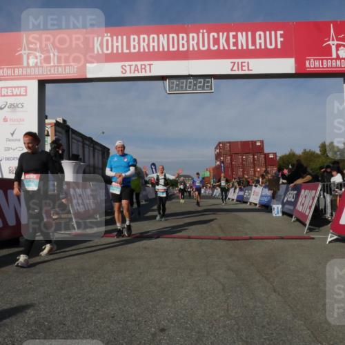 03.10.2025 - Köhlbrandbrückenlauf Matties Gatica Varas http://msf.ph/oto/9167734 03.10.2025 10:10:24 Ziel 1192, 1375, 1536, 1583, 1660, 1919, 2679, 2821, 2858, 3124, 3218 meine-sportfotos.de