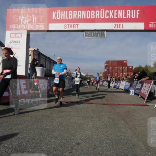 03.10.2025 - Köhlbrandbrückenlauf Matties Gatica Varas http://msf.ph/oto/9167735 03.10.2025 10:10:25 Ziel 1192, 1375, 1536, 1583, 1660, 1919, 2134, 2679, 2821, 2858, 3124 meine-sportfotos.de
